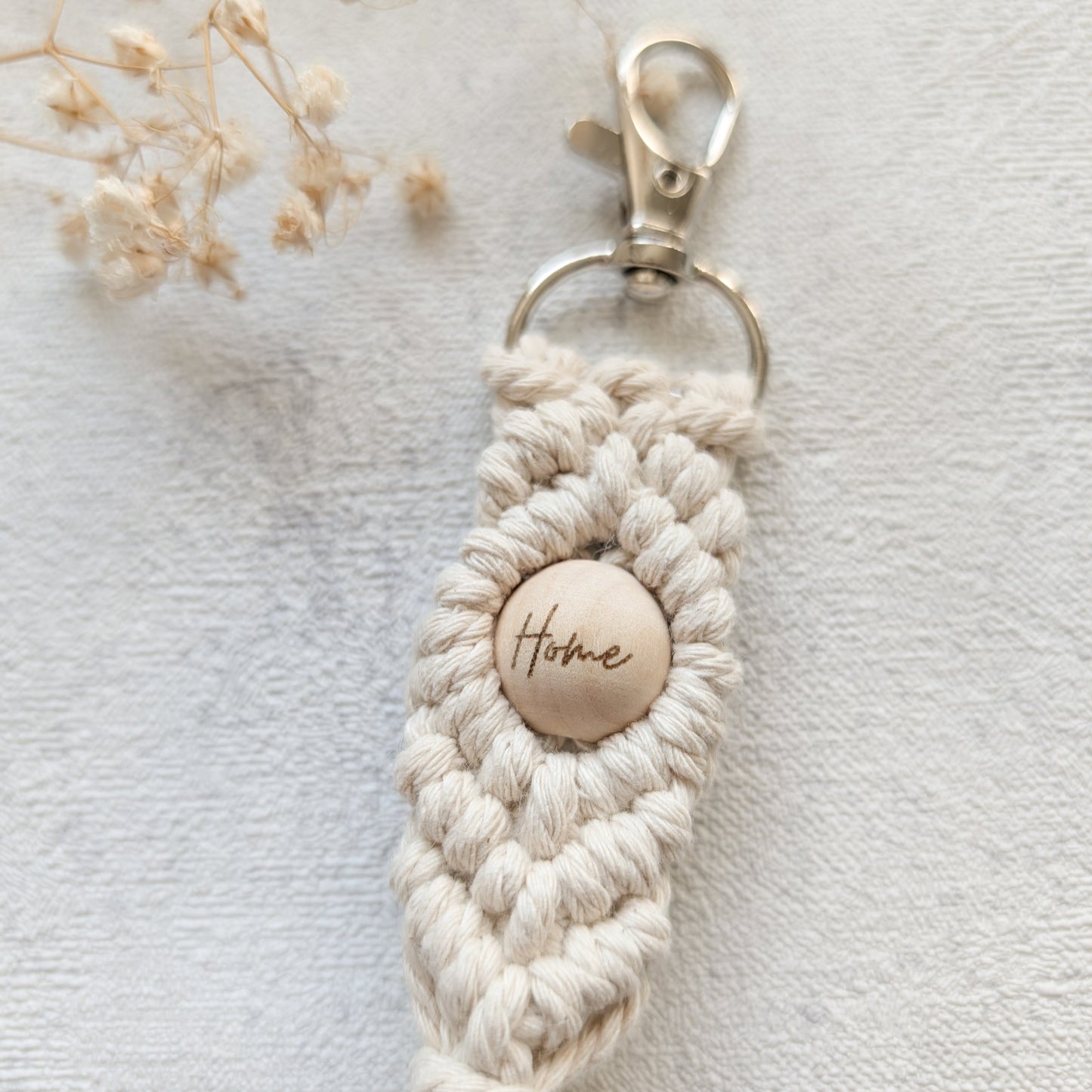 Makramee-Schlüsselanhänger mit Holzperle