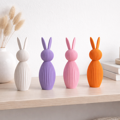 3D gedruckte bunte Osterhasen im moderen Stil und feiner Rillenstruktur