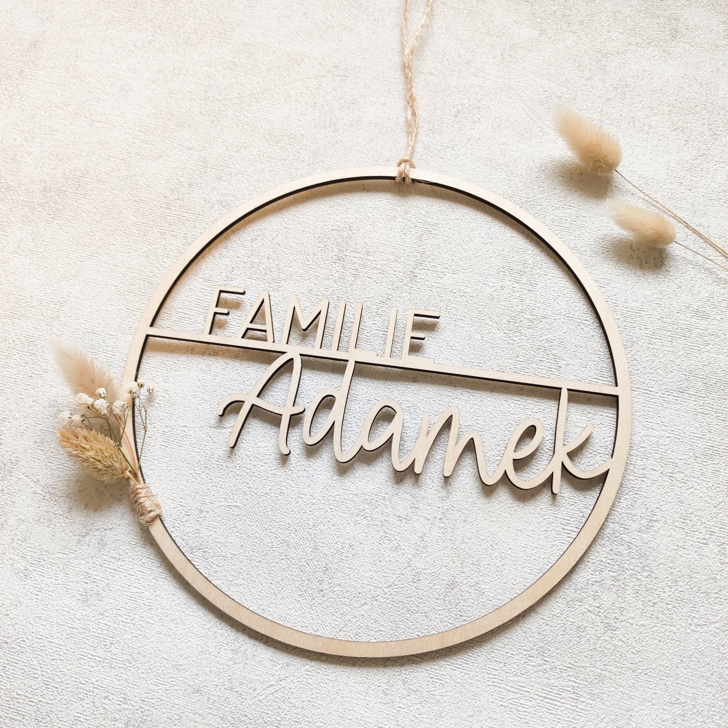 Personalisierter Holzkranz mit Familiennamen