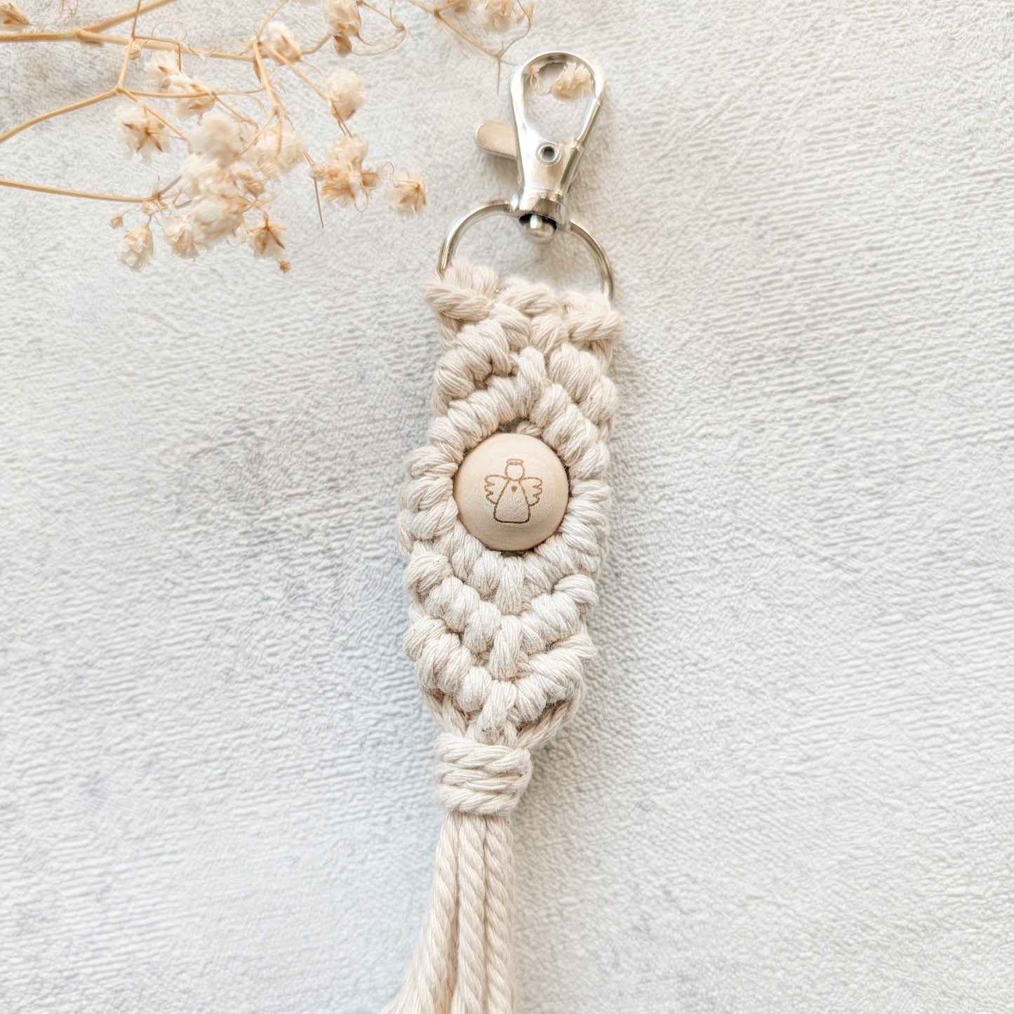 Makramee-Schlüsselanhänger mit Holzperle