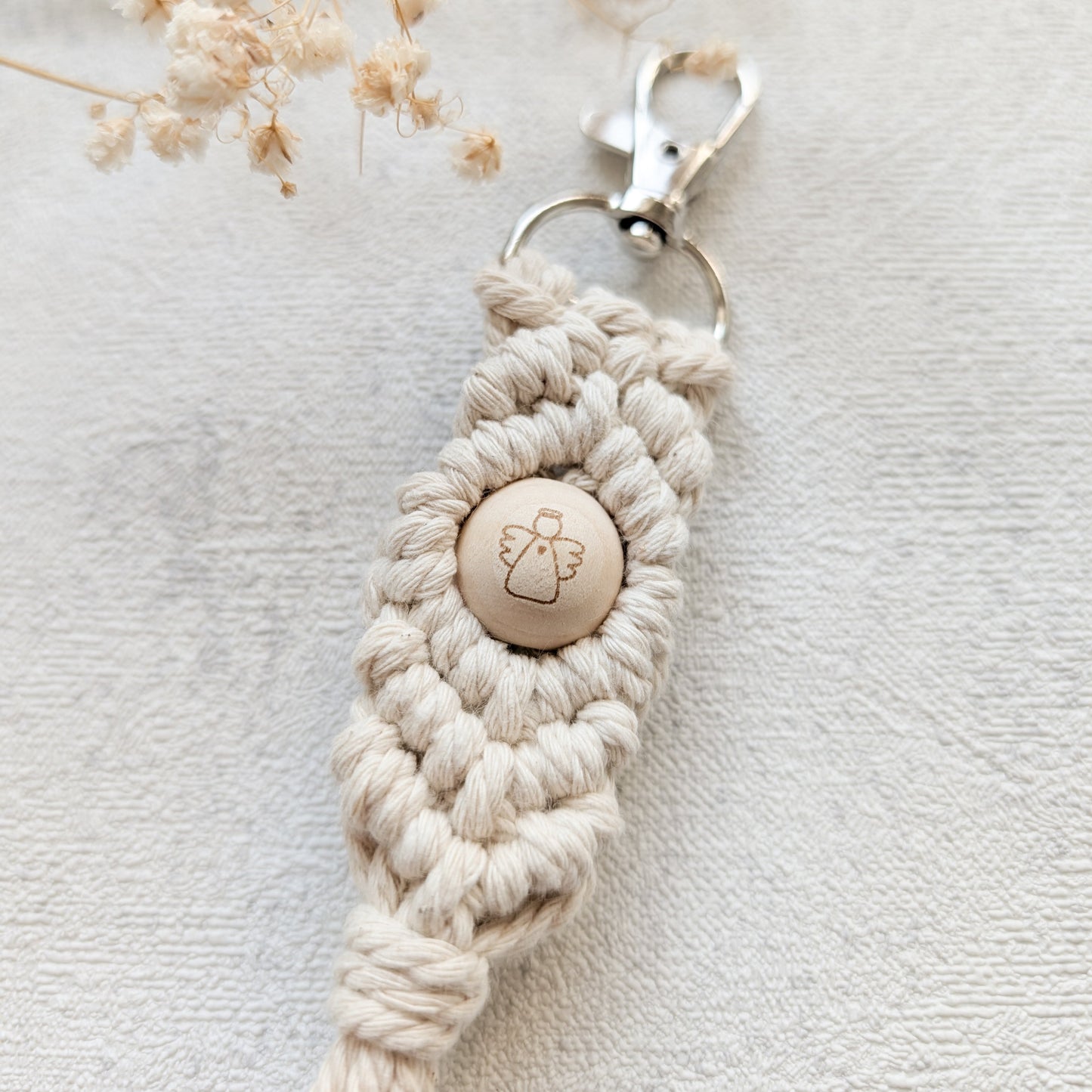 Makramee-Schlüsselanhänger mit Holzperle