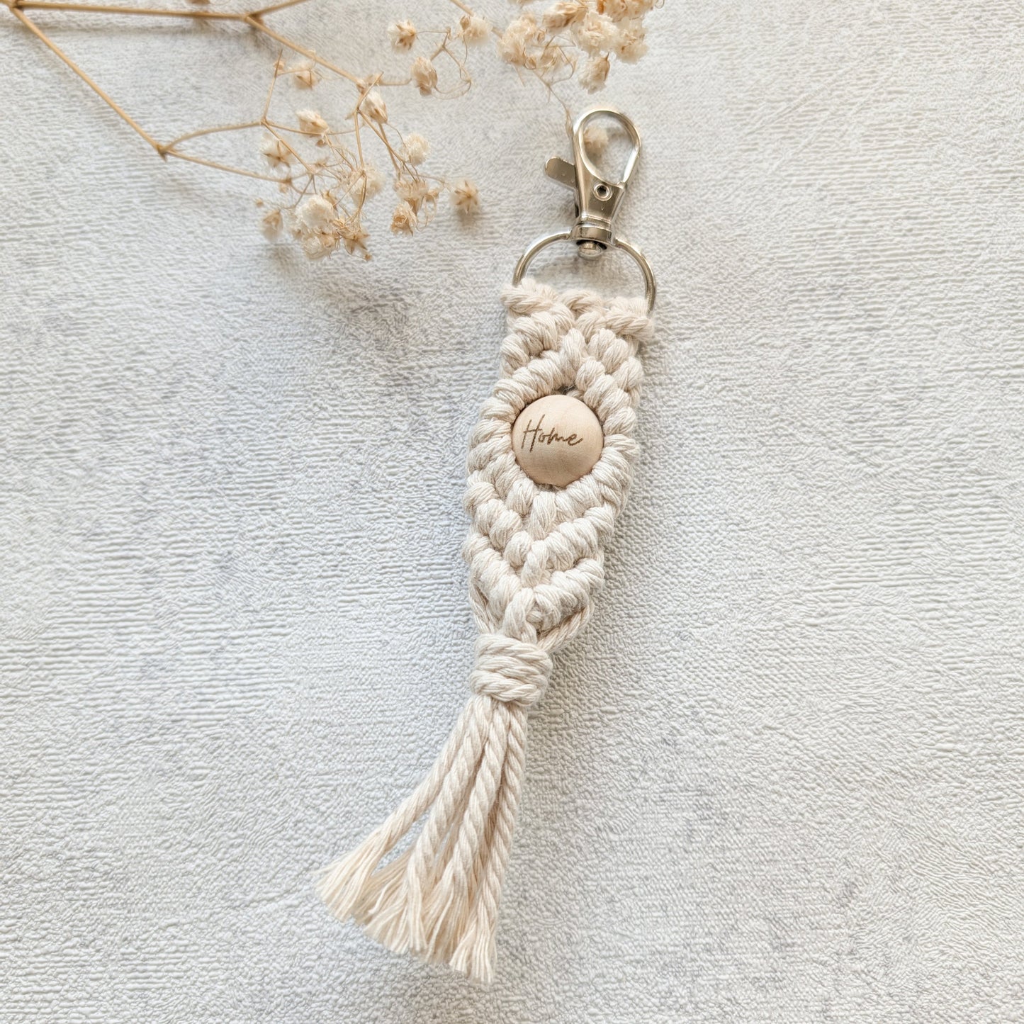 Makramee-Schlüsselanhänger mit Holzperle