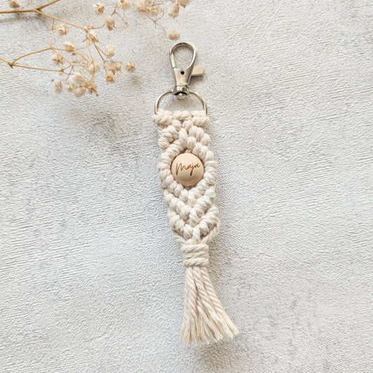Personalisierter Makramee-Schlüsselanhänger mit Holzperle