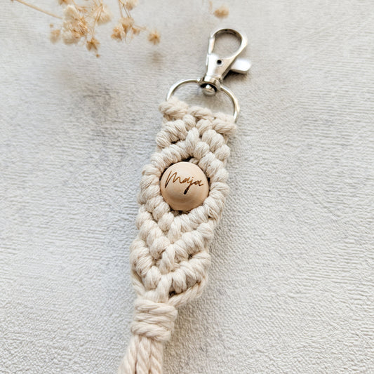Personalisierter Makramee-Schlüsselanhänger mit Holzperle
