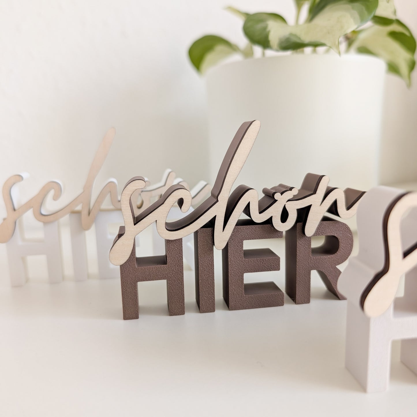 Schön hier | 3D-Schriftzug mit Holz