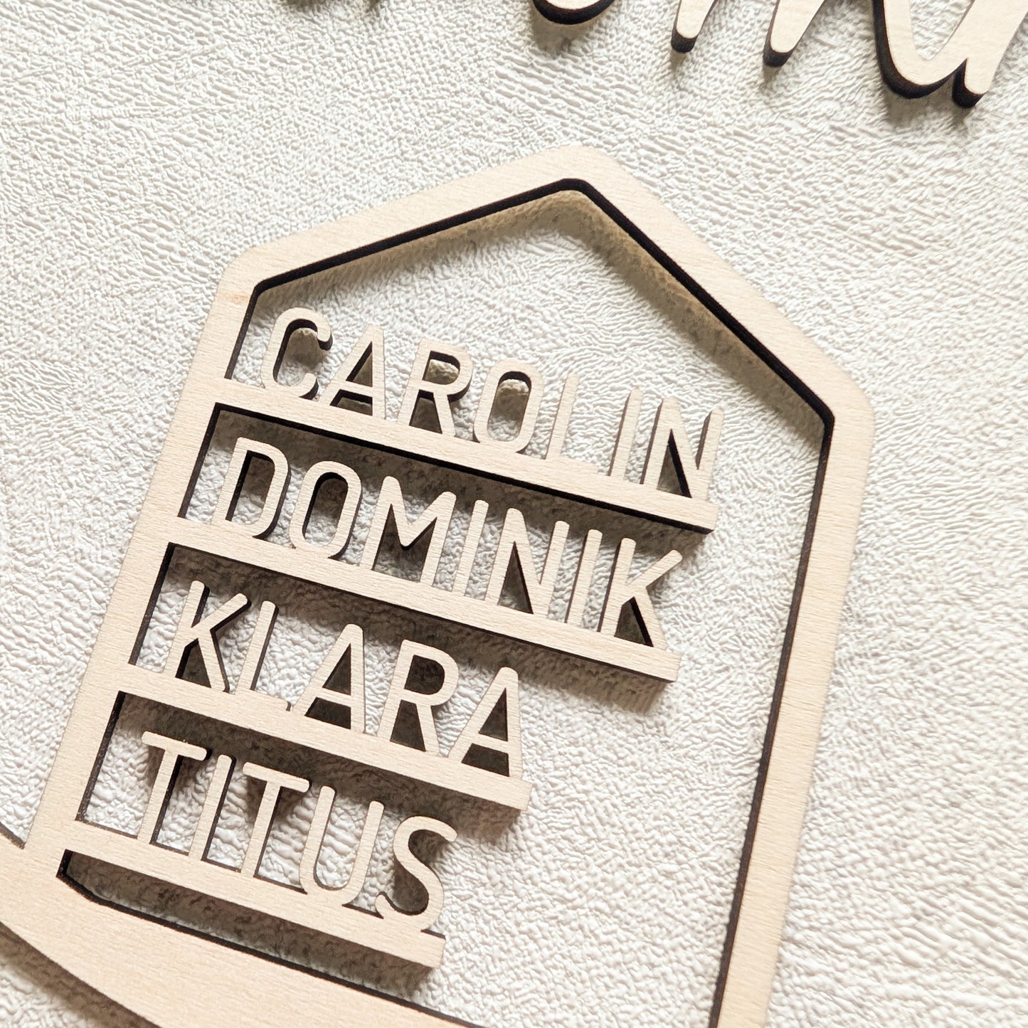 Personalisierter Holzkranz mit Namen